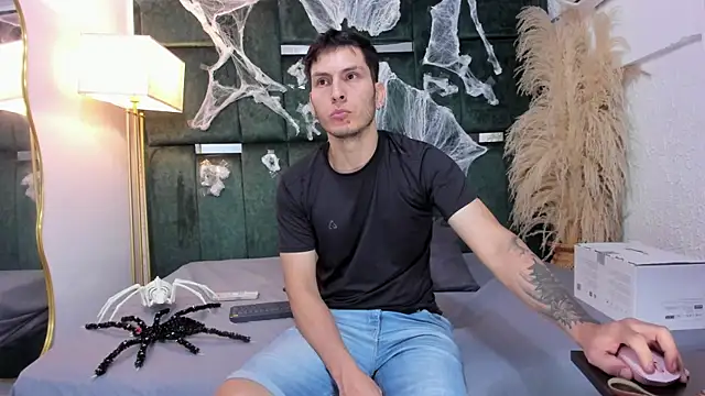 Charlotte Brian online show from 14, 10, 2025