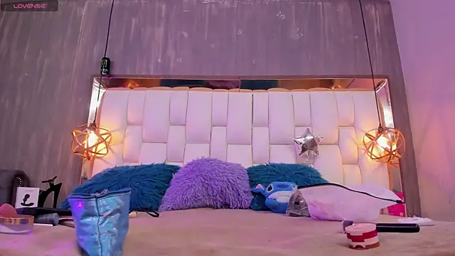 Foxxy Doll online show from 2, 4, 2026