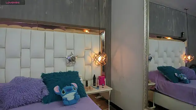 Foxxy Doll online show from 22, 4, 2026