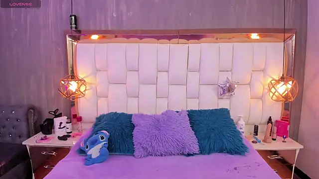 Foxxy Doll online show from 18, 4, 2026