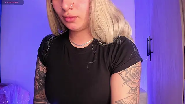 scarlett Collinss online show from 5, 10, 2025