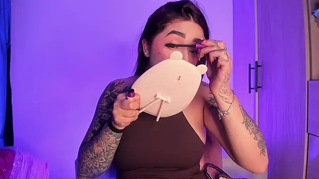 scarlett Collinss online show from 2, 12, 2025