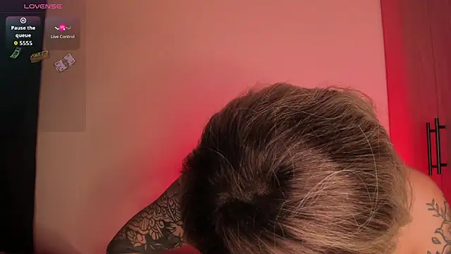 scarlett Collinss online show from 15, 2, 2026