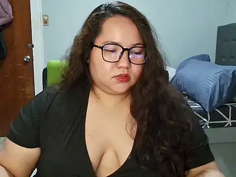 LianaCruzado online show from 26, 10, 2025