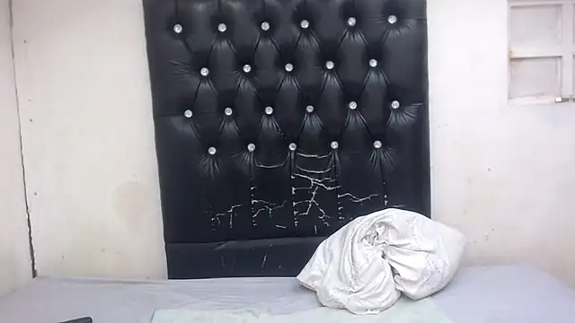 GlowGoddessxx online show from 12, 3, 2026