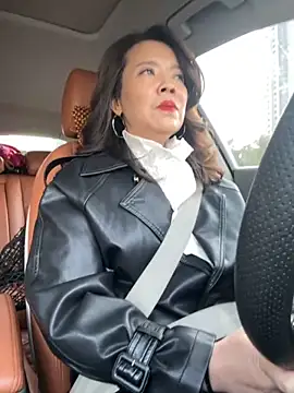 Snapshot of anna_yngs chatting on 1, 11, 2025 anna yngs online show from 1, 11, 2025