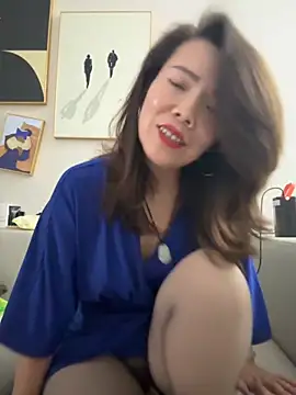 Snapshot of anna_yngs chatting on 12, 10, 2025 anna yngs online show from 12, 10, 2025