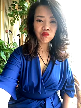 Snapshot of anna_yngs chatting on 6, 11, 2025 anna yngs online show from 6, 11, 2025