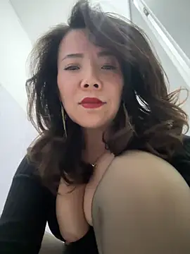 Snapshot of anna_yngs chatting on 9, 11, 2025 anna yngs online show from 9, 11, 2025