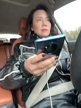 Snapshot of anna_yngs chatting on 12, 11, 2025 anna yngs online show from 12, 11, 2025