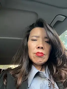 Snapshot of anna_yngs chatting on 28, 10, 2025 anna yngs online show from 28, 10, 2025