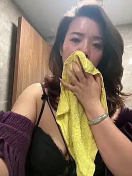 Snapshot of anna_yngs chatting on 10, 10, 2025 anna yngs online show from 10, 10, 2025