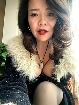 Snapshot of anna_yngs chatting on 14, 11, 2025 anna yngs online show from 14, 11, 2025