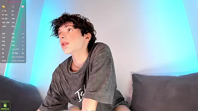 Snapshot of ColeStorm chatting on 13, 10, 2025 ColeStorm online show from 13, 10, 2025