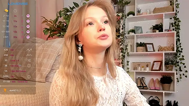 Snapshot of Kara_smalltits chatting on 11, 10, 2025 Kara smalltits online show from 11, 10, 2025