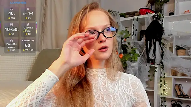 Snapshot of Kara_smalltits chatting on 24, 10, 2025 Kara smalltits online show from 24, 10, 2025