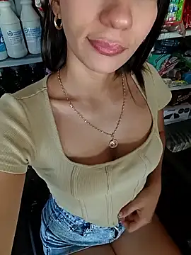 Snapshot of -juicy_ chatting on 10, 9, 2025 -juicy  online show from 10, 9, 2025