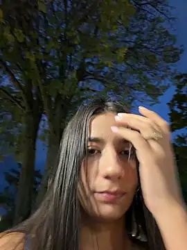 -juicy  online show from 3, 2, 2026