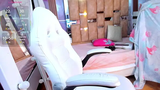 Snapshot of Lena_Bdsm chatting on 8, 10, 2025 Lena Bdsm online show from 8, 10, 2025