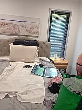 iamthepublickmasterbater online show from 15, 4, 2026