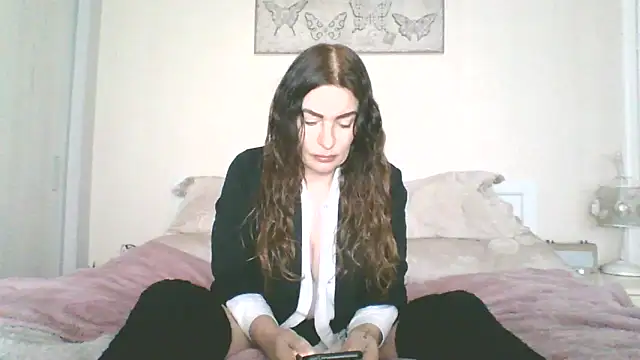 EllaKent online show from 1, 2, 2026