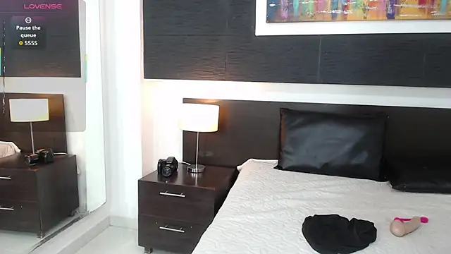 Snapshot of VioletLux chatting on 22, 11, 2025 VioletLux online show from 22, 11, 2025