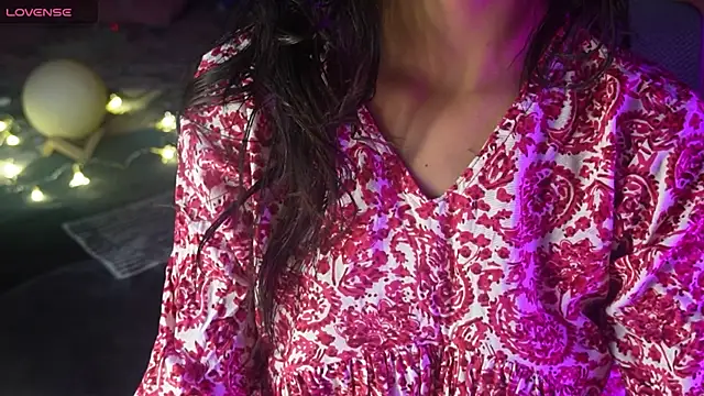 NidhiChandra online show from 3, 11, 2025