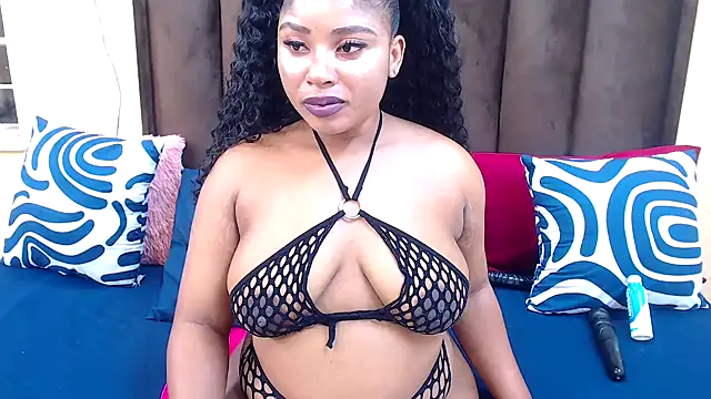 AfricanQueenxx40 online show from 3, 12, 2025