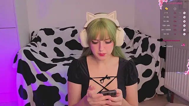 Snapshot of bananasgirl chatting on 14, 9, 2025 bananasgirl online show from 14, 9, 2025