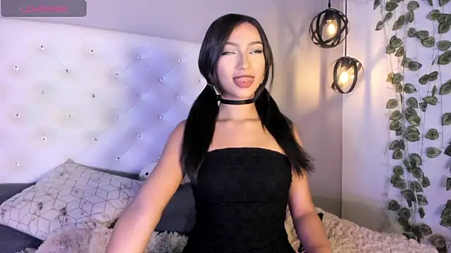 Nicollee Heart online show from 19, 3, 2026