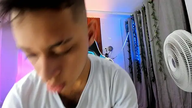 Snapshot of David_niet chatting on 27, 10, 2025 David niet online show from 27, 10, 2025