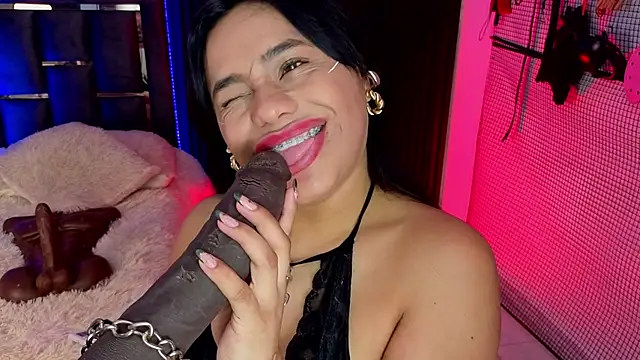 Issafoxx online show from 12, 3, 2026