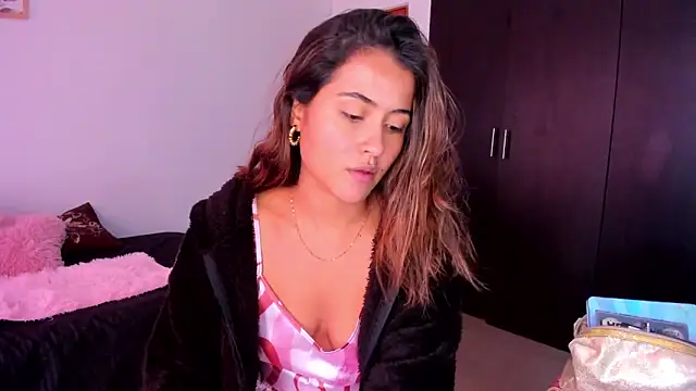 Snapshot of Ana__Pink chatting on 12, 10, 2025 Ana Pink online show from 12, 10, 2025