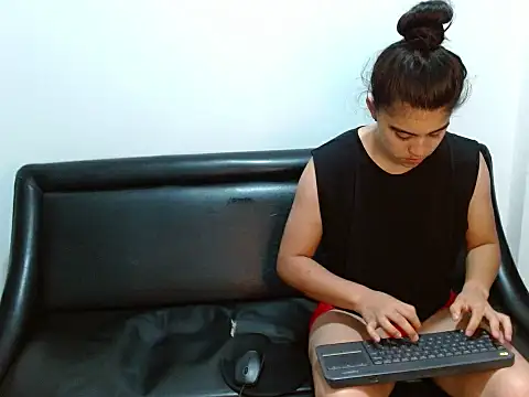 Snapshot of Cristalll_0925 chatting on 7, 11, 2025 Cristalll 0925 online show from 7, 11, 2025