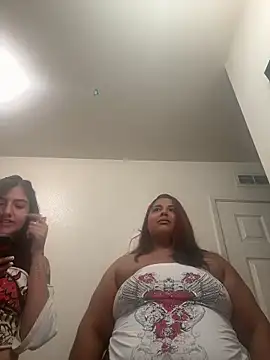 Snapshot of 1n0nlythroat chatting on 31, 5, 2026 1n0nlythroat online show from 31, 5, 2026