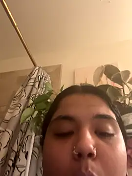 Snapshot of 1n0nlythroat chatting on 18, 12, 2025 1n0nlythroat online show from 18, 12, 2025