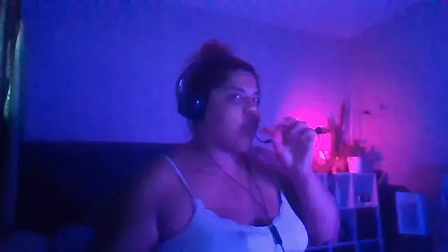 Snapshot of 1n0nlythroat chatting on 13, 5, 2026 1n0nlythroat online show from 13, 5, 2026
