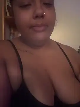 Snapshot of 1n0nlythroat chatting on 26, 5, 2026 1n0nlythroat online show from 26, 5, 2026