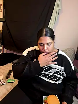 Snapshot of 1n0nlythroat chatting on 23, 12, 2025 1n0nlythroat online show from 23, 12, 2025