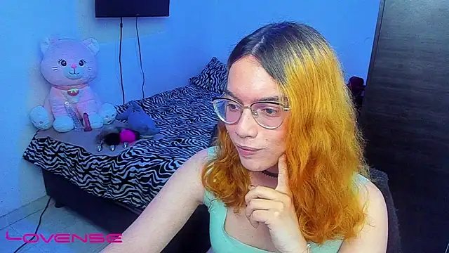 Snapshot of lillykittyy chatting on 17, 10, 2025 lillykittyy online show from 17, 10, 2025