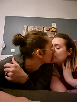 AndHerXO online show from 1, 2, 2026