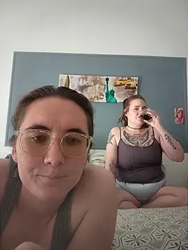 Snapshot of AndHerXO chatting on 24, 4, 2026 AndHerXO online show from 24, 4, 2026