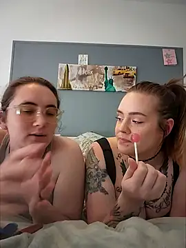 Snapshot of AndHerXO chatting on 3, 6, 2026 AndHerXO online show from 3, 6, 2026