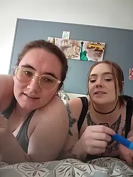 Snapshot of AndHerXO chatting on 8, 5, 2026 AndHerXO online show from 8, 5, 2026
