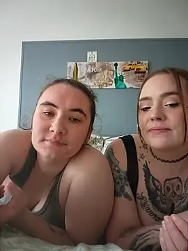 Snapshot of AndHerXO chatting on 10, 5, 2026 AndHerXO online show from 10, 5, 2026