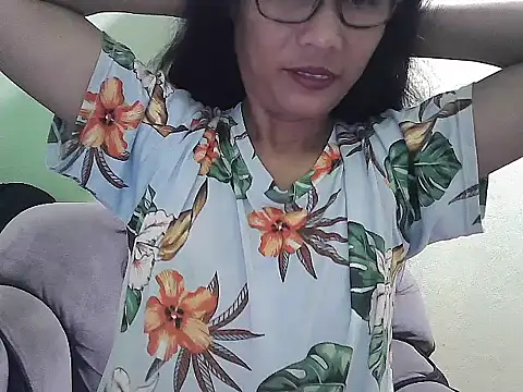 HotLadyPinay32 online show from 5, 1, 2026