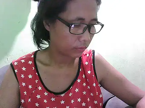 HotLadyPinay32 online show from 1, 5, 2026