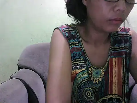 HotLadyPinay32 online show from 20, 4, 2026