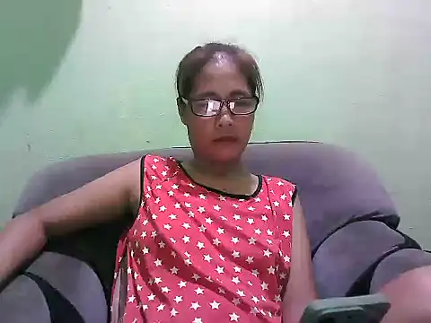 HotLadyPinay32 online show from 4, 6, 2026