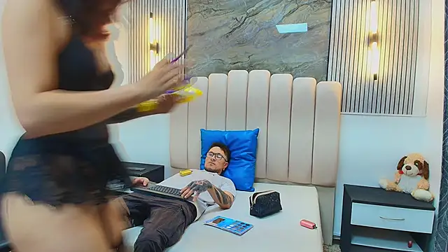 Snapshot of RavenandCody chatting on 5, 11, 2025 RavenandCody online show from 5, 11, 2025